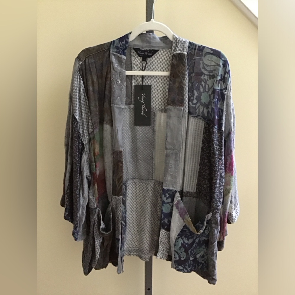 YOUNG THREADS NWT KIMONO Grey Blue Floral Patterns Size Large